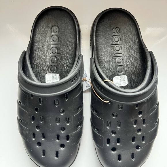 Adidas Adilette 2.0 Black Slip-On Clogs - Picture 2 of 7